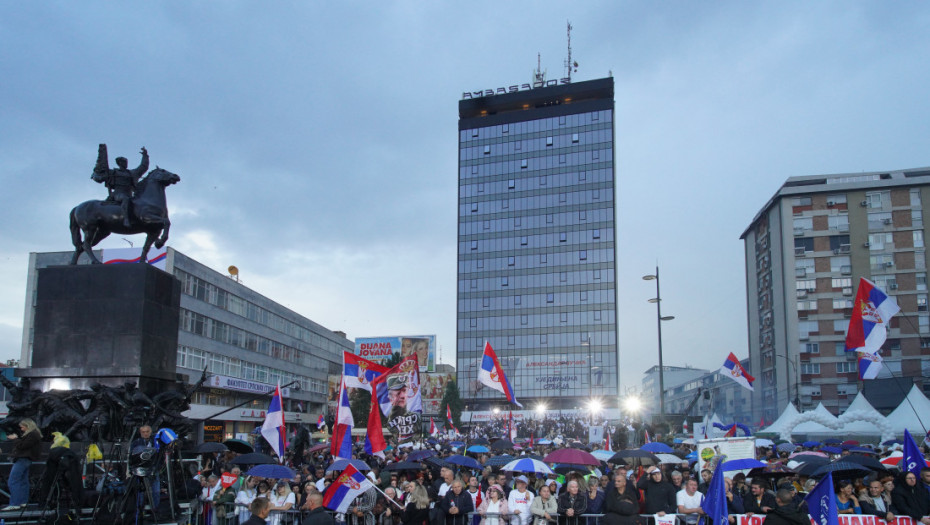 Počeo skup liste "Ujedinjena Srbija" u Nišu: Vučić, Nikolić i Dodik na Trgu kralja Milana