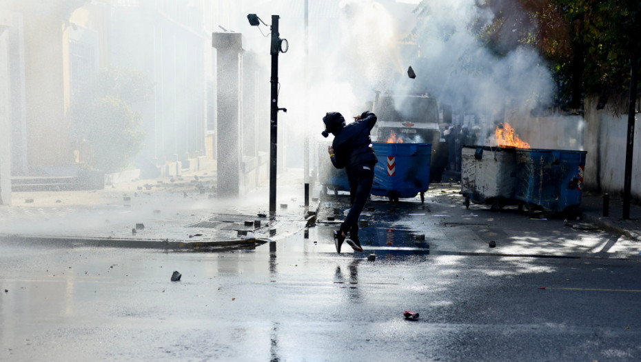 Sukobi u Tirani: Demonstranti bacali Molotovljeve koktele na policiju, traže ostavku Rame (VIDEO)