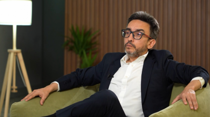 Kako male zemlje mogu da opstanu u svetu velikih sila? Bruno Maćeš za "Čadež talk" o budućnosti Srbije i usponu Kine