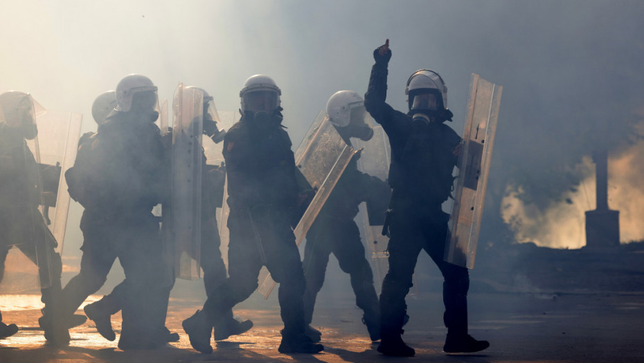 Novi sukobi demonstranata i policije u Tirani, policija upotrebila suzavac