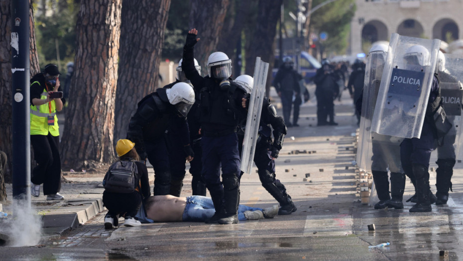 Albanija uvodi kazne za ostanak na nasilnim protestima: Demonstranti će plaćati oko 5.500 evra