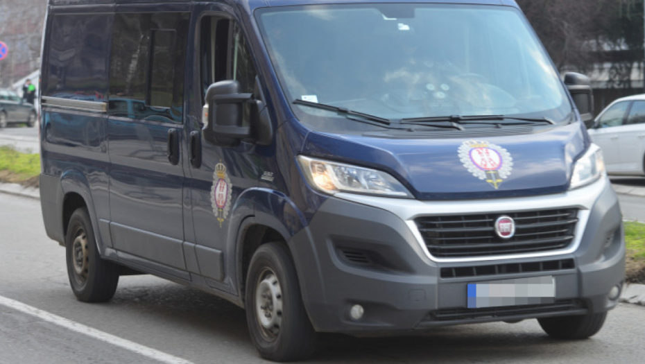 Sukob ispred prostorija SNS-a u Lazarevcu: Napadnuti pripadnici MUP-a