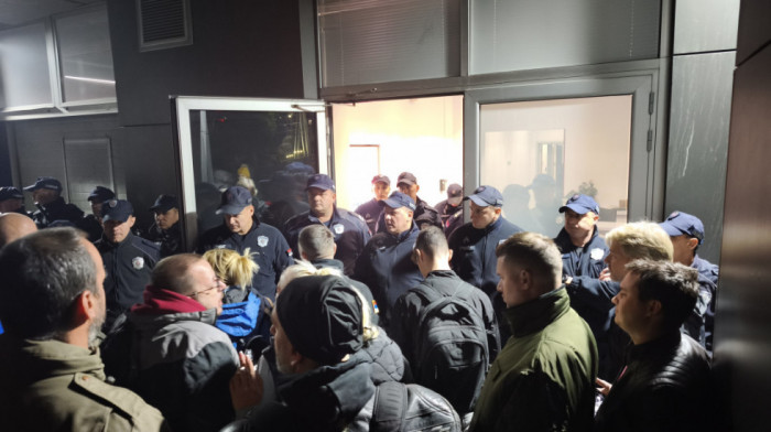 Pristalice Studentske liste sukobile se sa policijom ispred zgrade TV Informer