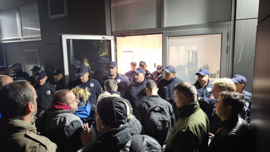Pristalice Studentske liste sukobile se sa policijom ispred zgrade TV Informer