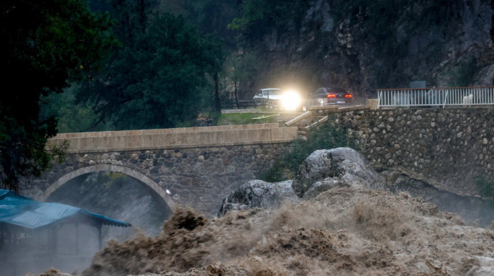 Tornado u Antaliji: Oboren kran na gradilištu, poginula četiri radnika, jedan povređen (VIDEO)