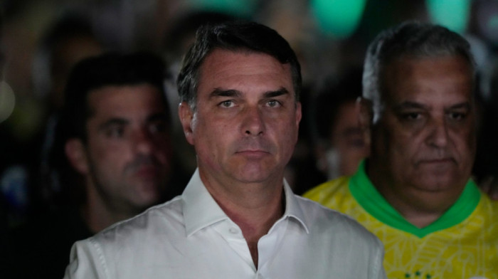 Flavio Bolsonaro prešao iz Brazila u Argentinu, a zatim privatnim avionom odleteo za Ekvador