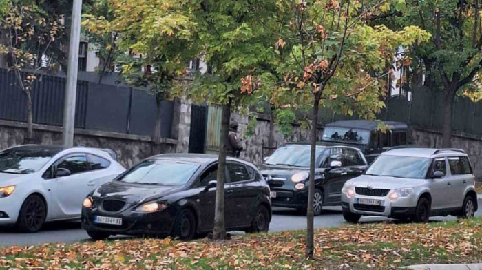 Teroristički napad kod Ambasade Izraela: Napadač sa dva noža nasrnuo na žandarma, uveden crveni stepen (VIDEO)