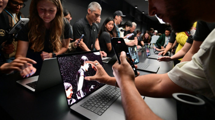 Nekada su im se podsmevali, a sada ih nude u Pro varijanti: Apple predstavio prvi MacBook sa ekranom osetljivim na dodir
