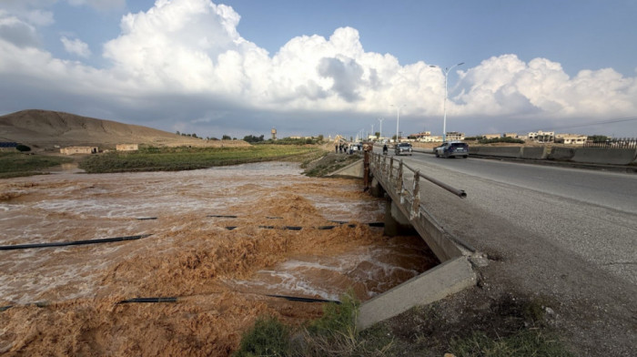Bujične poplave na istoku Sirije odnele najmanje sedam života, među stradalima petoro dece