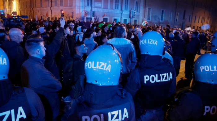Osam uhapšenih posle sukoba na studentskim protestima u Rimu: Policija odgovorila vodenim topovima